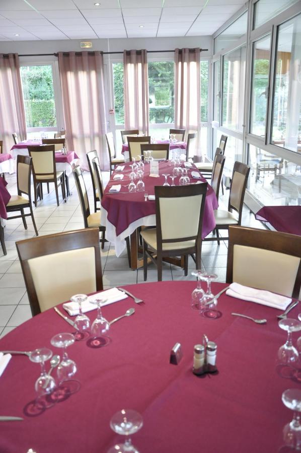 Henri 4 Hotel Rostrenen Exterior photo