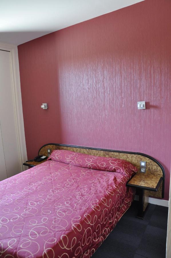 Henri 4 Hotel Rostrenen Exterior photo